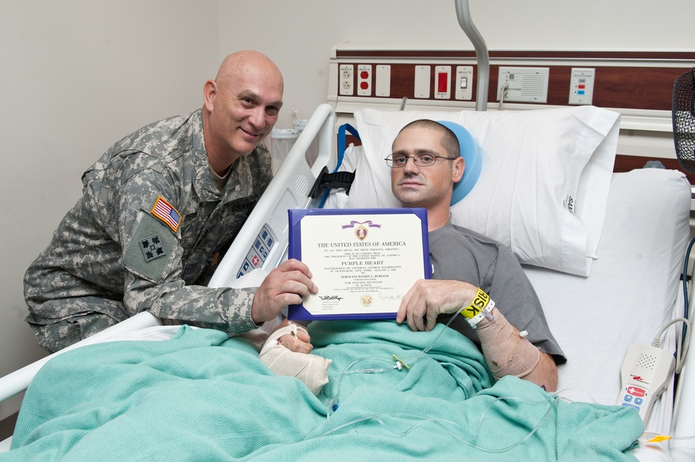 Odierno visits Brooke Army Medical Center