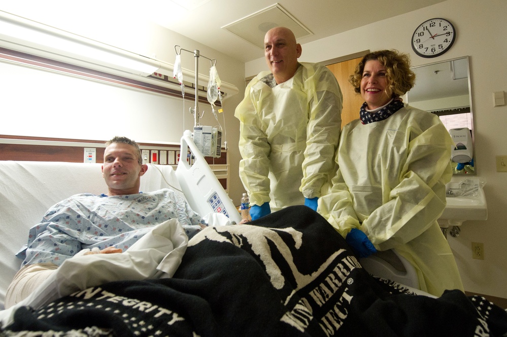 Odierno visits Brooke Army Medical Center