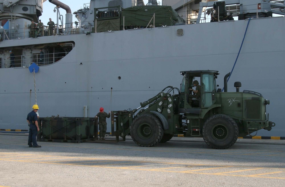CLR-3, 9th ESB Marines depart to assist with flood relief efforts