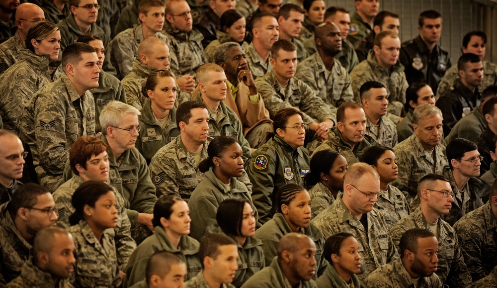 18th AF commander, command chief make official visit to Scott AFB