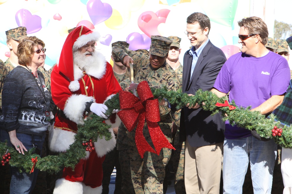 Trees for Troops provides Christmas trees to Marines, families