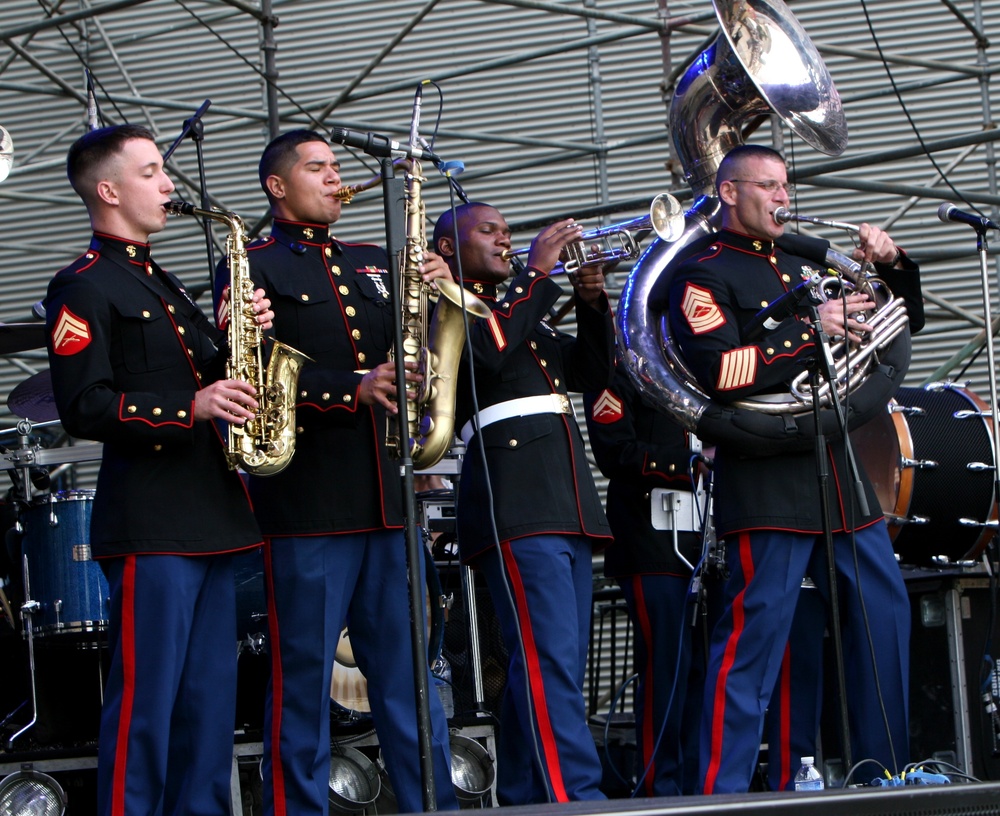 MARFORRES Marines score a touchdown with local community's hearts