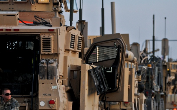 Drawdown: 82nd Airborne crosses into Kuwait