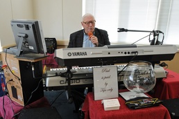 Korean War veteran continues serving up music