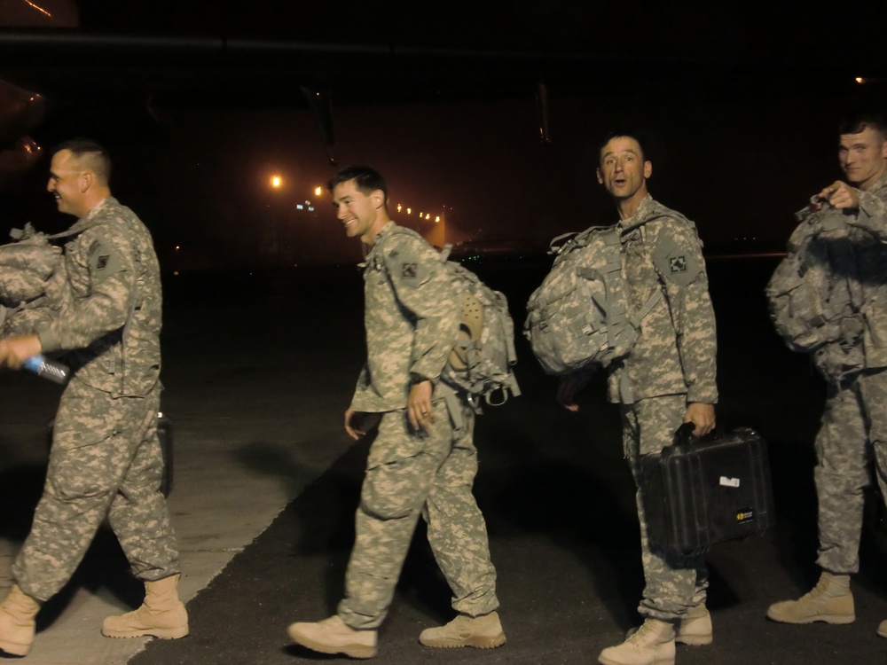 Soldiers from HHC, 326th Engineer Battalion redeploy