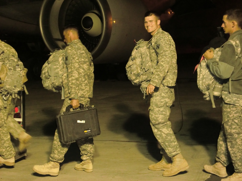 Soldiers from HHC, 326th Engineer Battalion redeploy