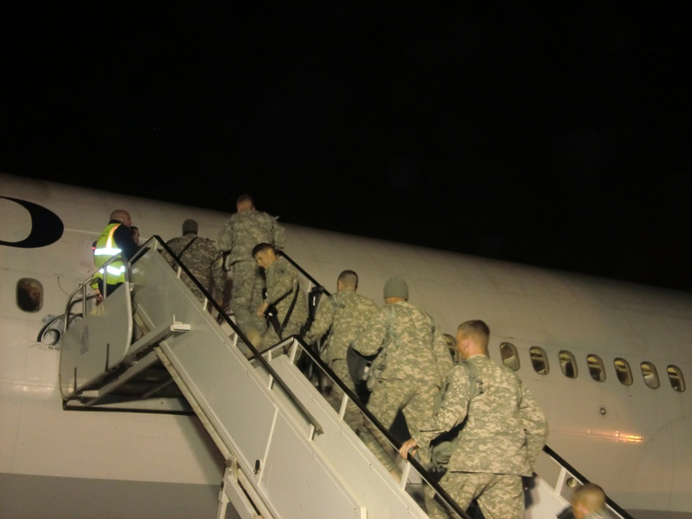Soldiers from HHC, 326th Engineer Battalion redeploy