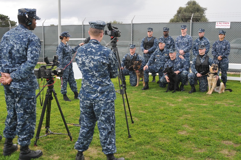 COMUSNAVEUR visits sailors in Crete