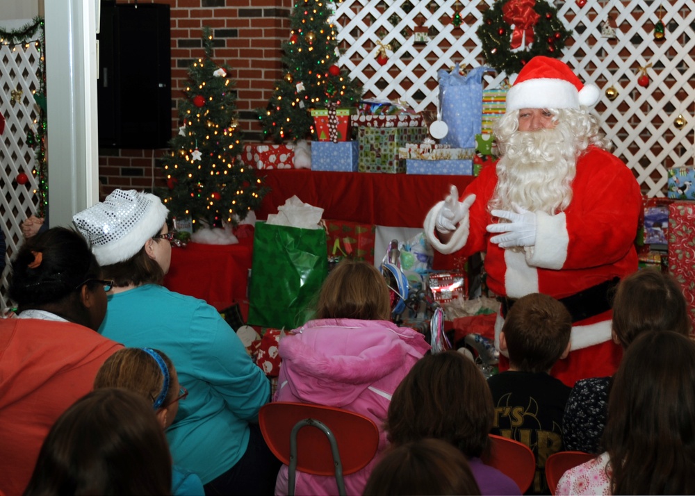 Altus Air Force Base shares gifts with children