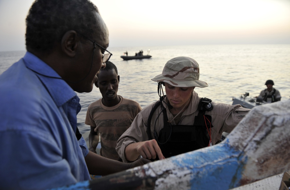 USS Kidd approach and assist visit with Somali fisherman