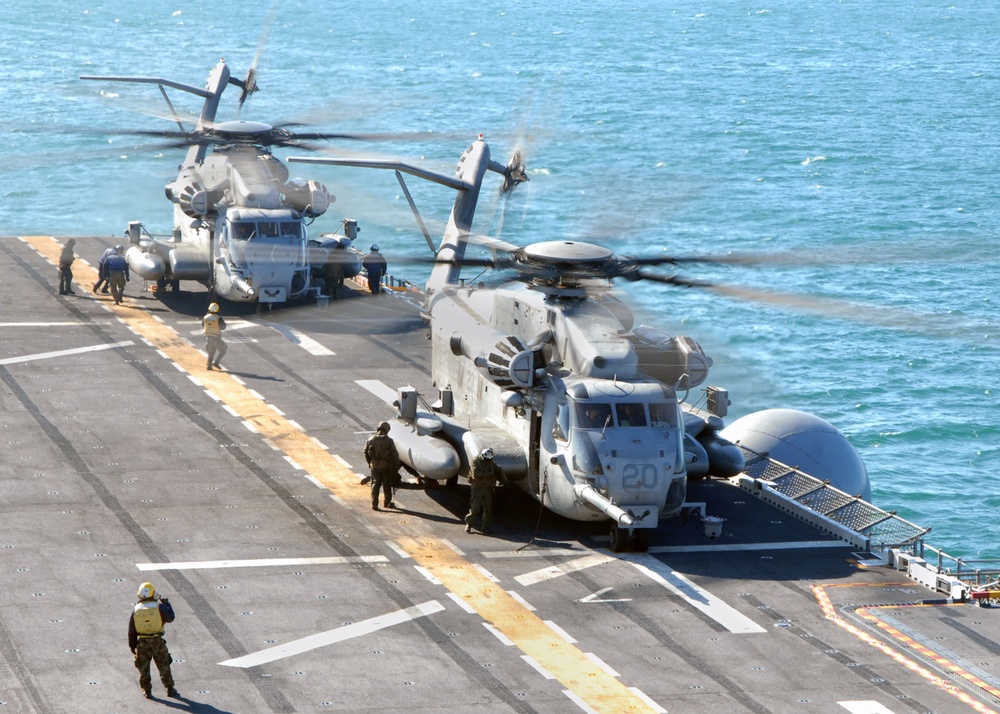 CH-53E Super Stallion takes off from USS Iwo Jima