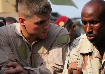 US Marines support Somalia-bound Djiboutian motor group