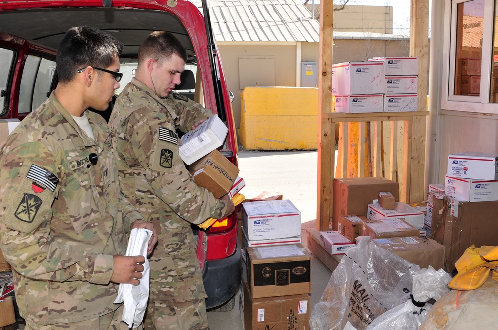 Soldiers tackle the mission of mail distribution