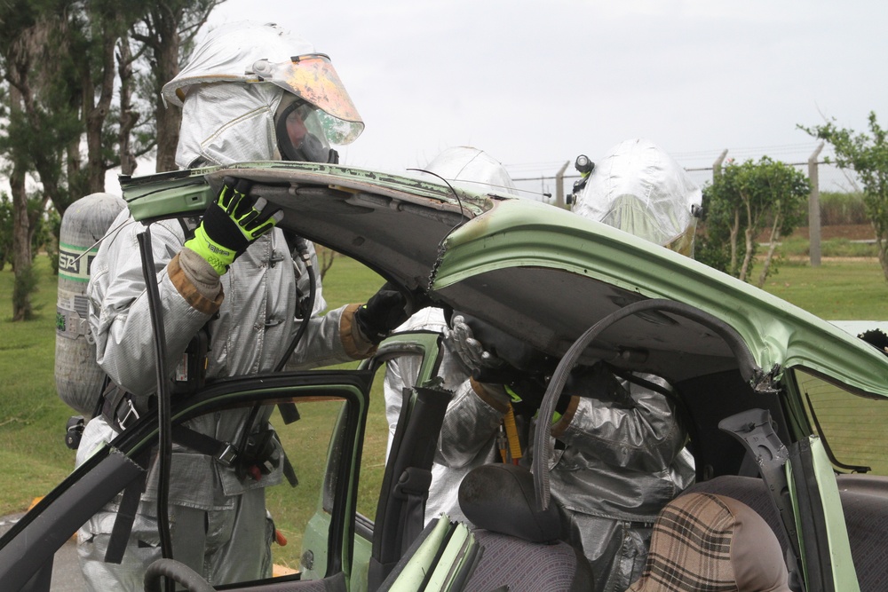 Aircraft rescue firefighters conduct training on Ie Shima