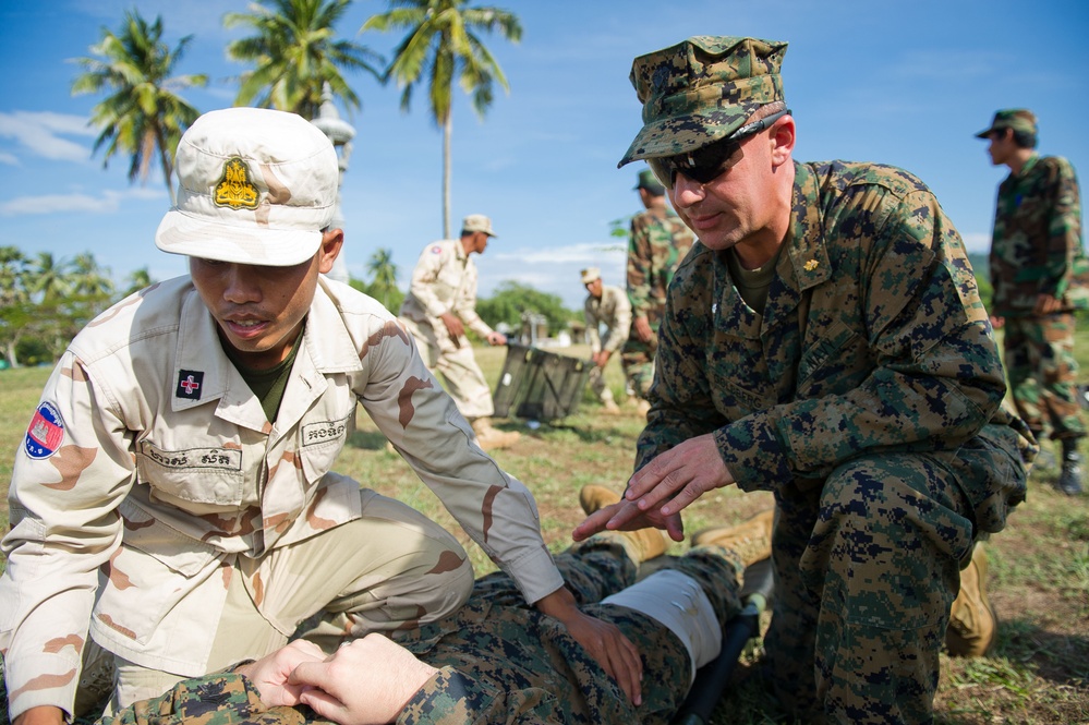 11th MEU medical staff exchanges expertise with Cambodian counterparts