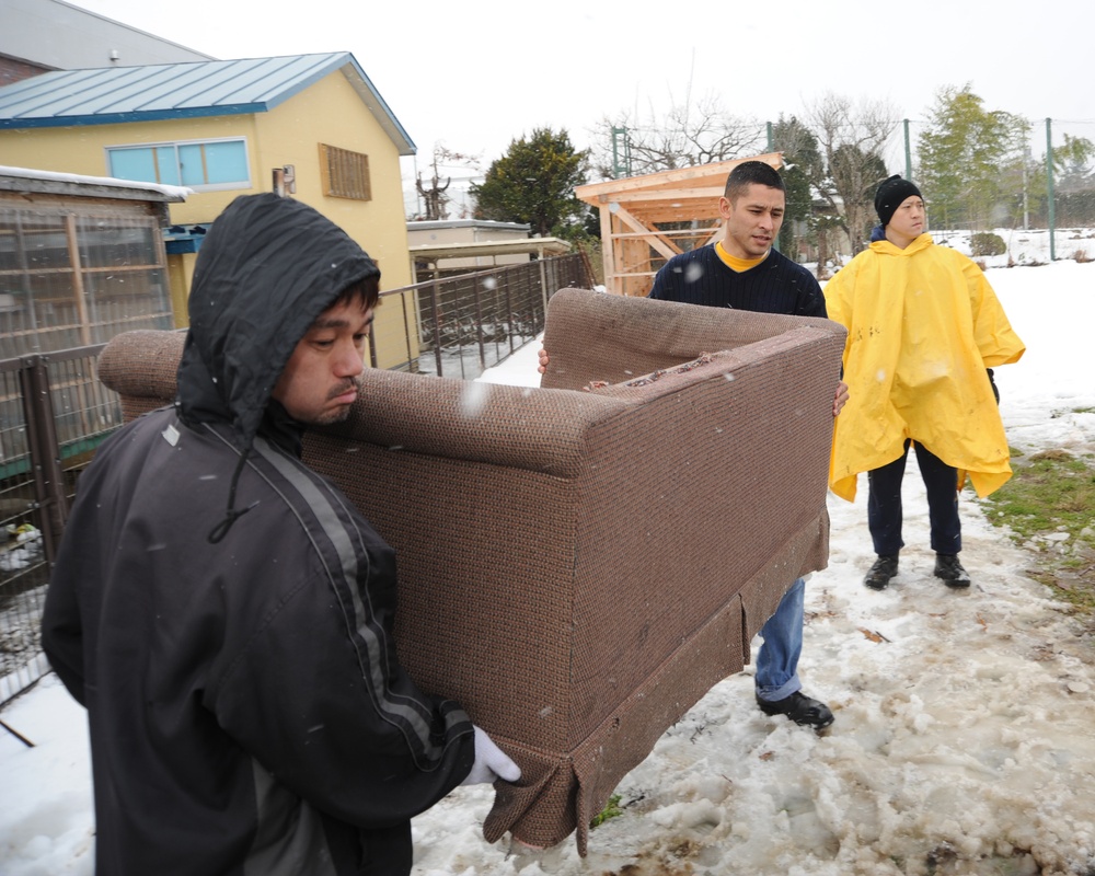 Misawa 'CPO 365' community service project at Bikou-en Children's Home
