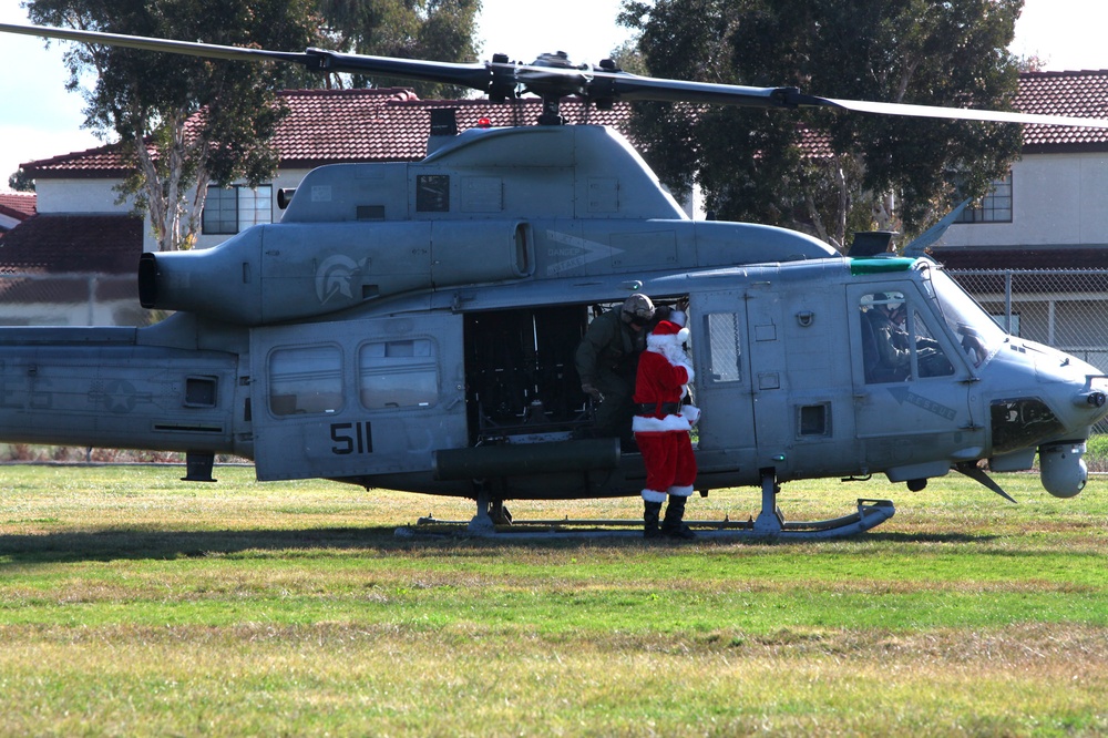 MAG 39 flies in Santa Claus
