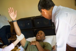 Americans donate blood to Cambodia