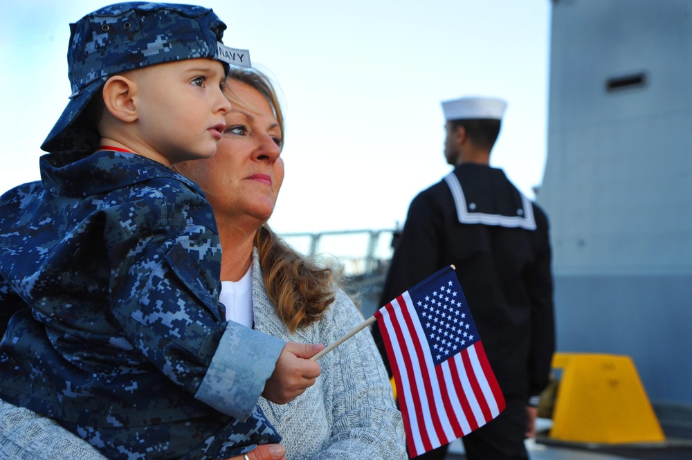 USS Samuel B. Roberts homecoming