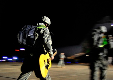 Last airmen flying out of Iraq