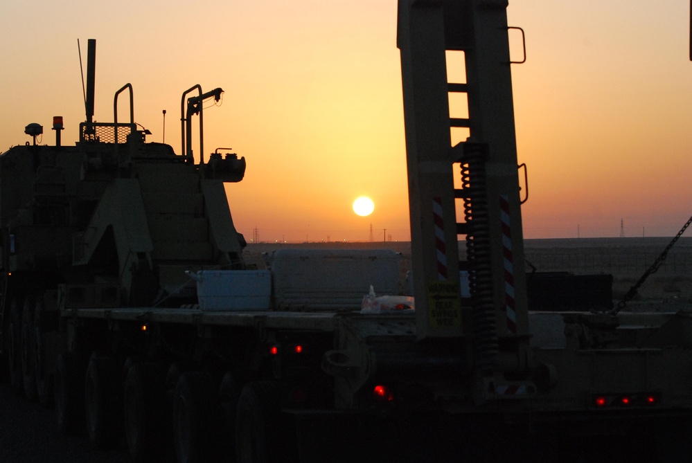 Last convoy crossing the Kuwait border