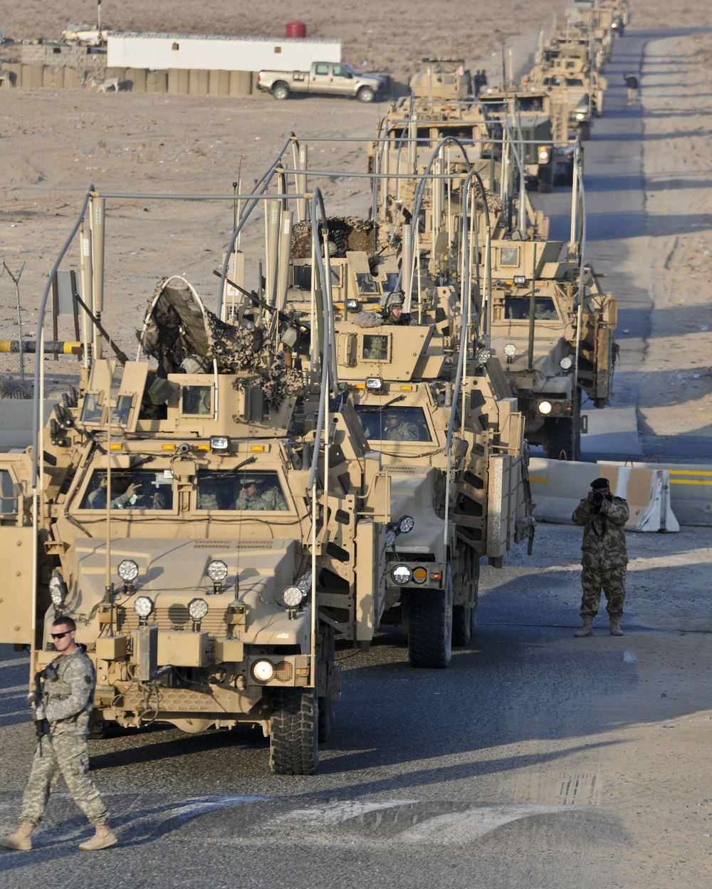 Troops cross the border from Iraq to Kuwait