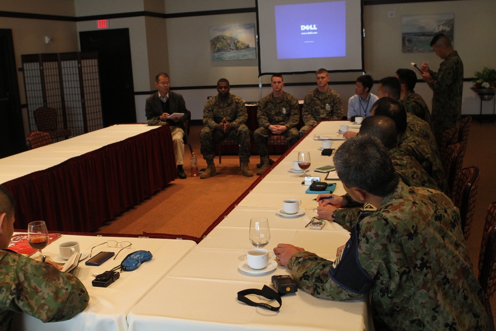 JGSDF sergeants major learn Marine leadership
