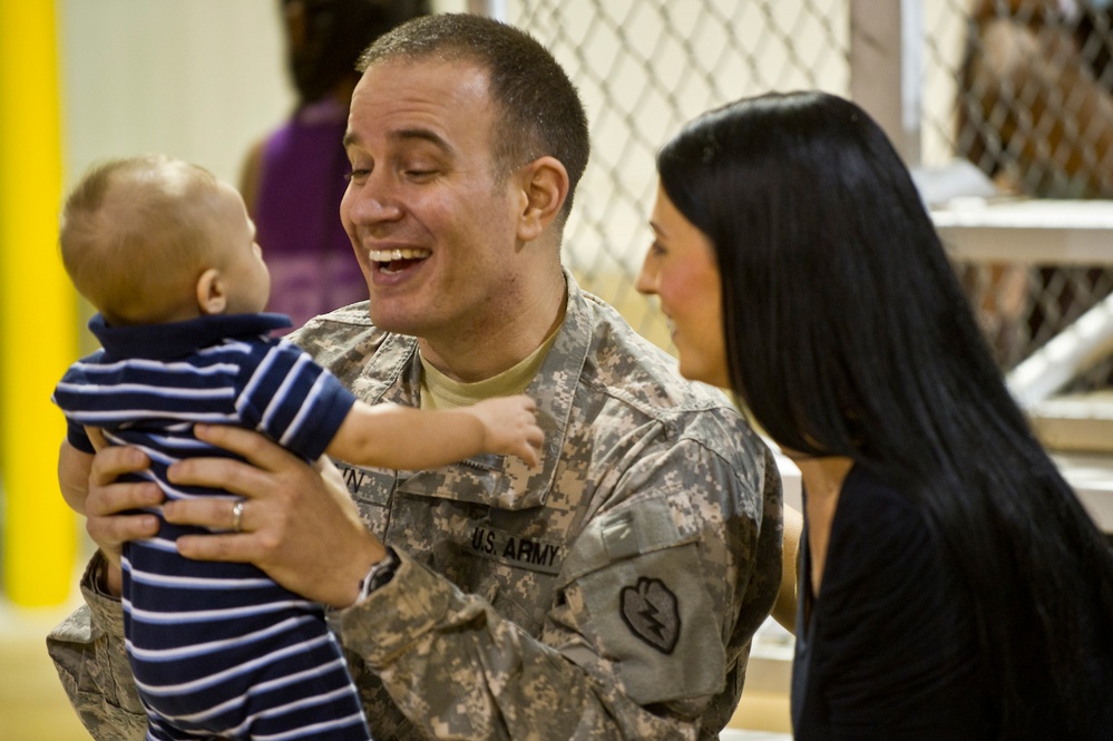 25th ID Headquarters, the last  division headquarters under U.S. Forces in Iraq returns home.