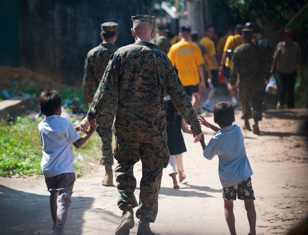 11th Marine Expeditionary Unit Marines conduct community service event in Cambodia