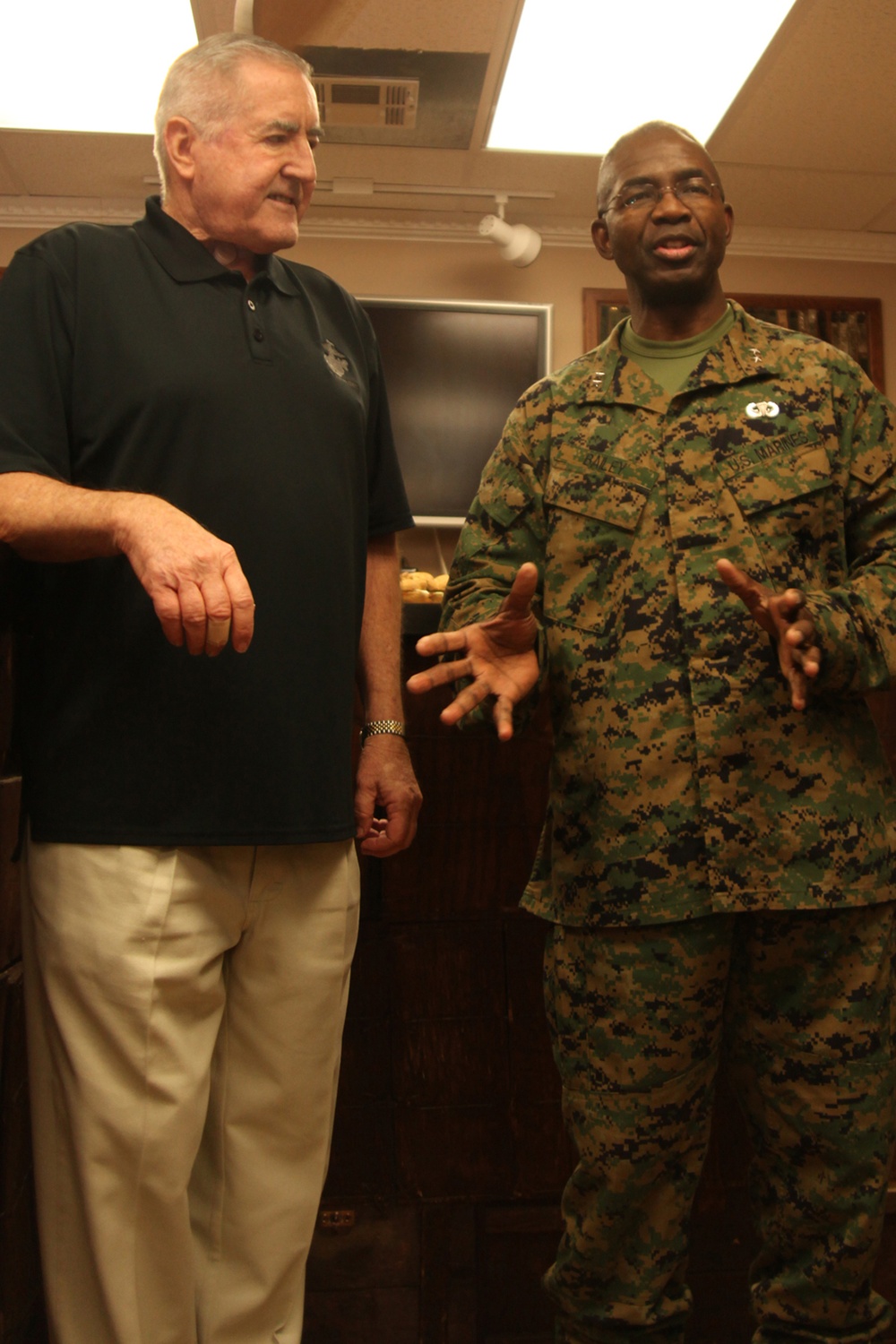 Christmas foundation gives gift to Division Marines