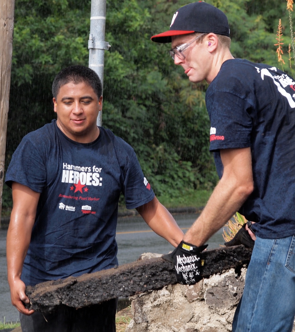 'Hammers for Heroes' gets hand from Marines and sailors