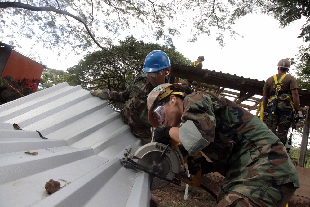HSV-2 Swift in El Salvador for Southern Partnership Station 2012