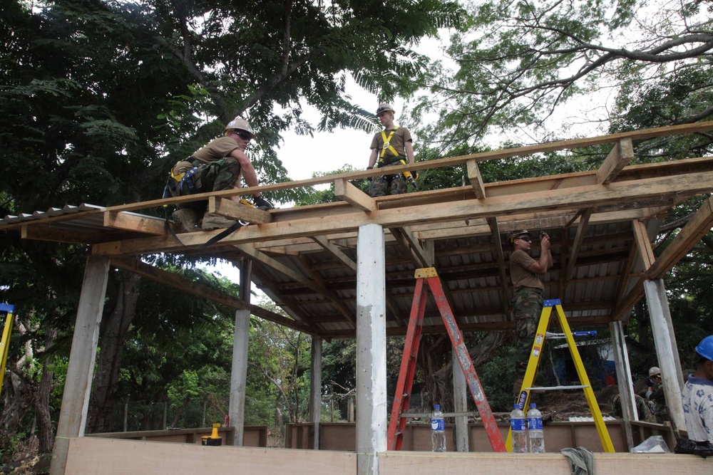 HSV-2 Swift in El Salvador for Southern Partnership Station 2012