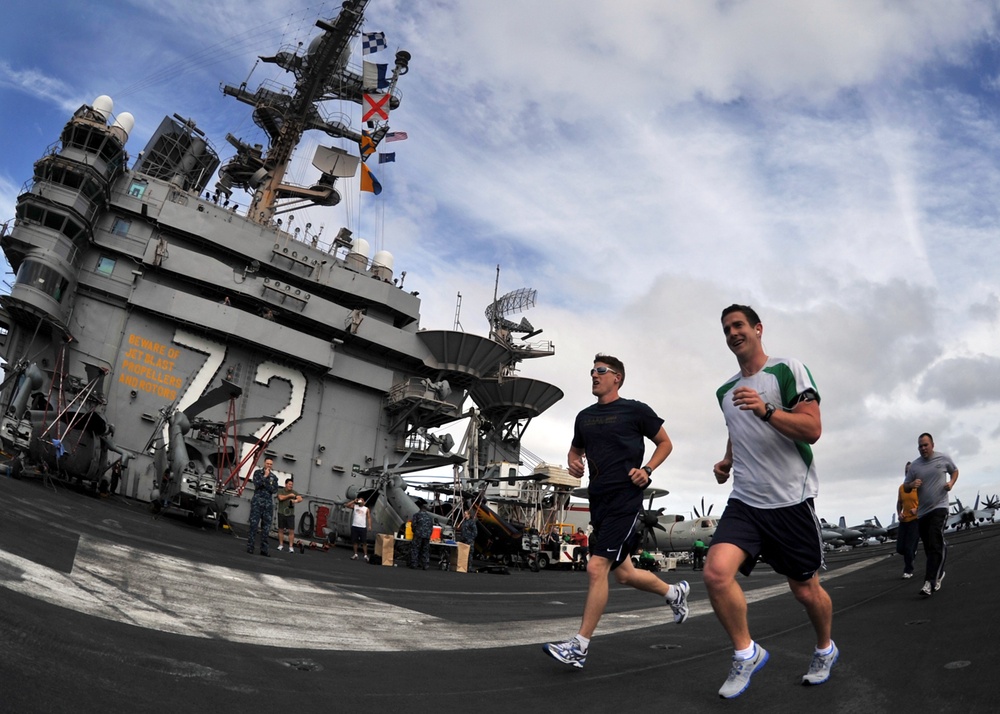 Sailors participate in 5K Fun Run