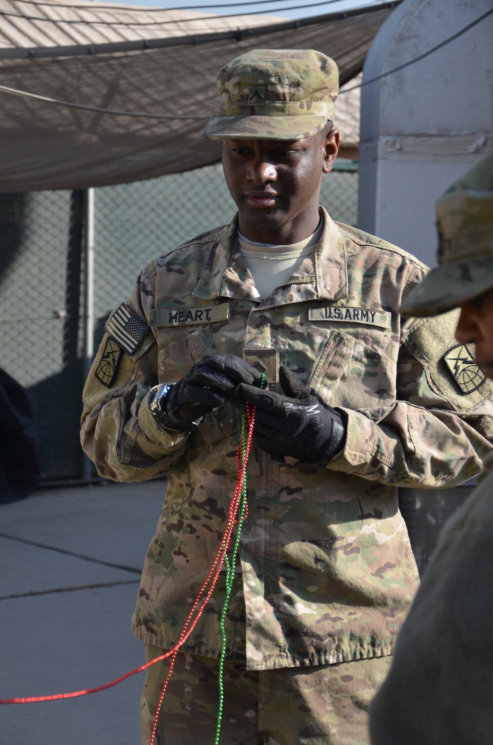 25th Signal soldiers spread holiday cheer