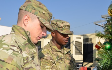 25th Signal soldiers spread holiday cheer