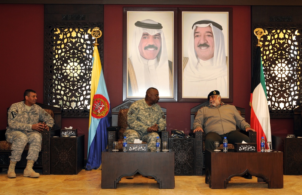 Third Army CG, USF-I CG meet with chief of general staff, Kuwaiti armed forces