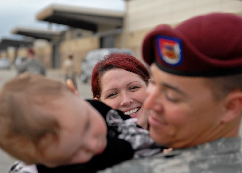 Home for the holidays: Last soldiers redeploy to Fort Bragg from Iraq