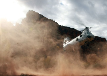 Marines deliver Santa Claus to isolated Grand Canyon village using his new sleigh