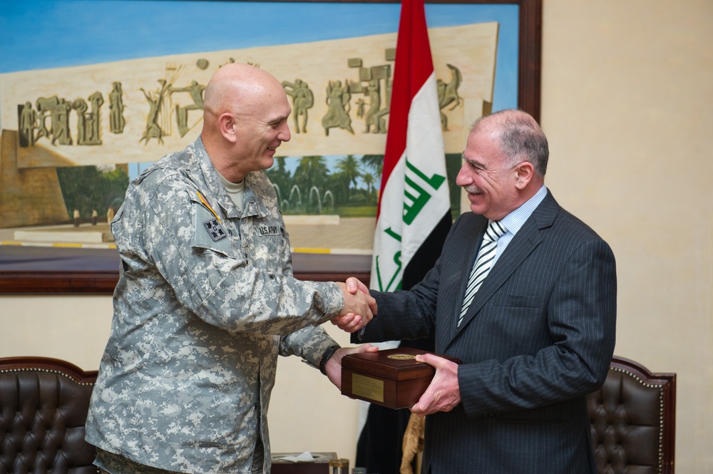 Odierno visits Iraq