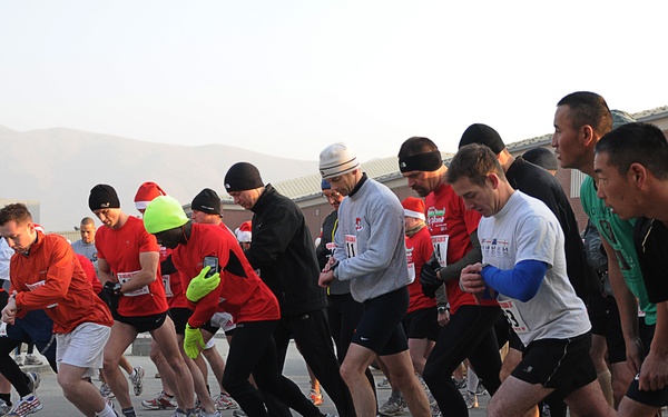 IJC Santa Runs Tacoma 5K