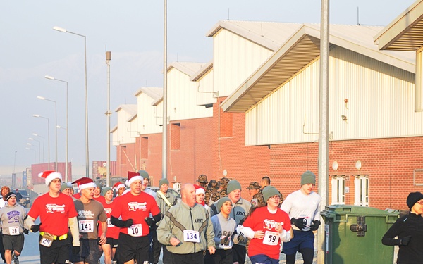 IJC Santa Runs Tacoma 5K