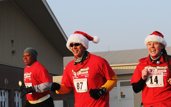 IJC Santa Runs Tacoma 5K