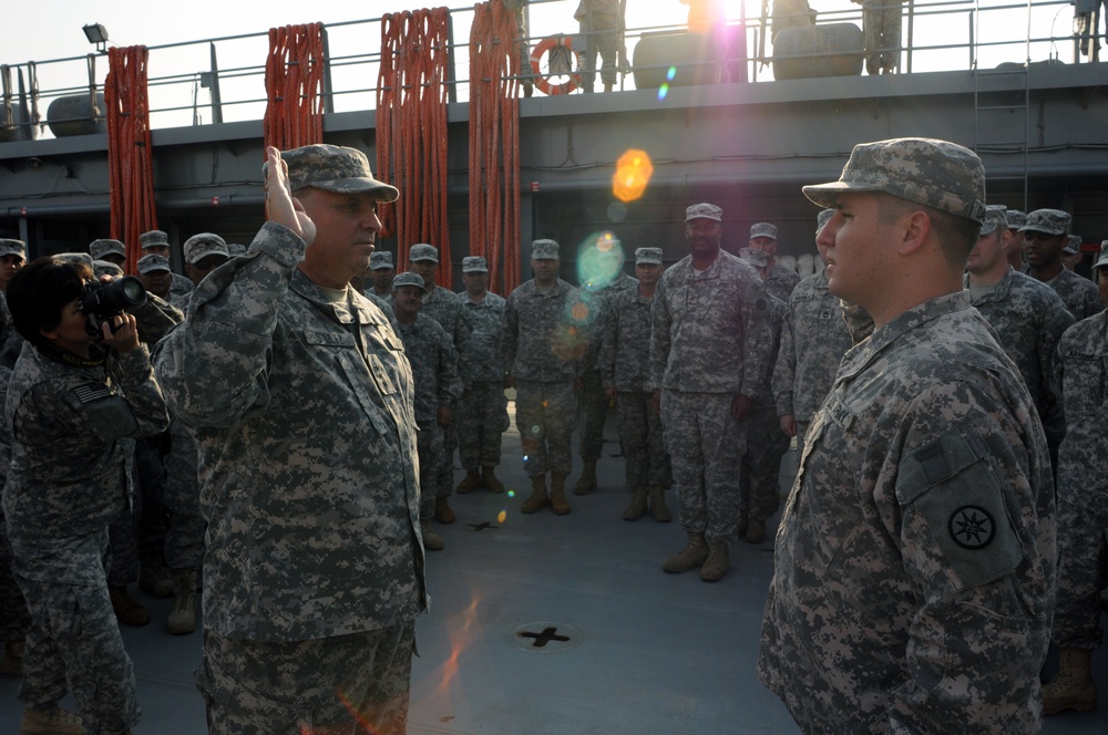 Army Reserve leadership visits troops