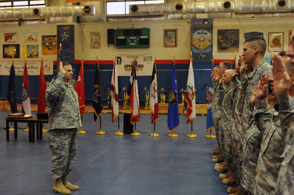 Army Reserve leadership visits troops