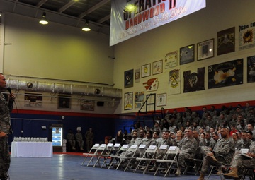 Army Reserve leadership visits troops