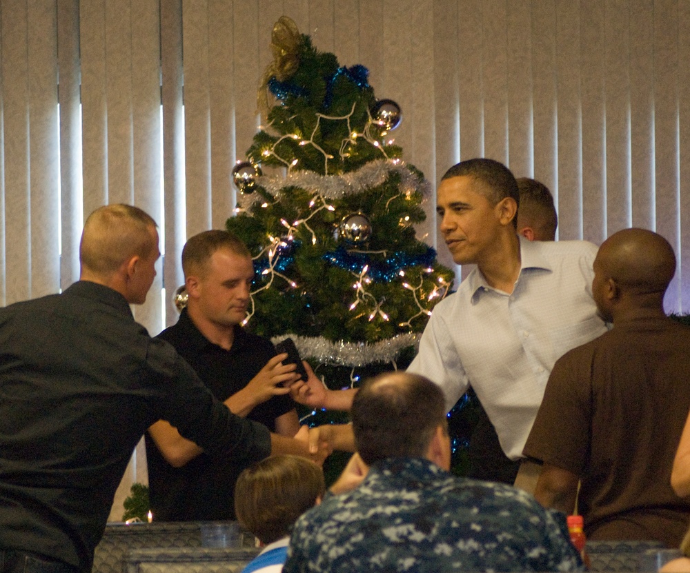 President Obama meets Marines and sailors of Marine Corps Base Hawaii
