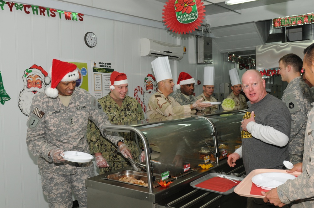 Third Army CG serves Christmas meals to deployed Servicemembers