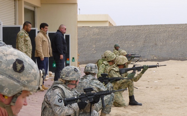 Kuwait and Minnesota National Guard soldiers train together