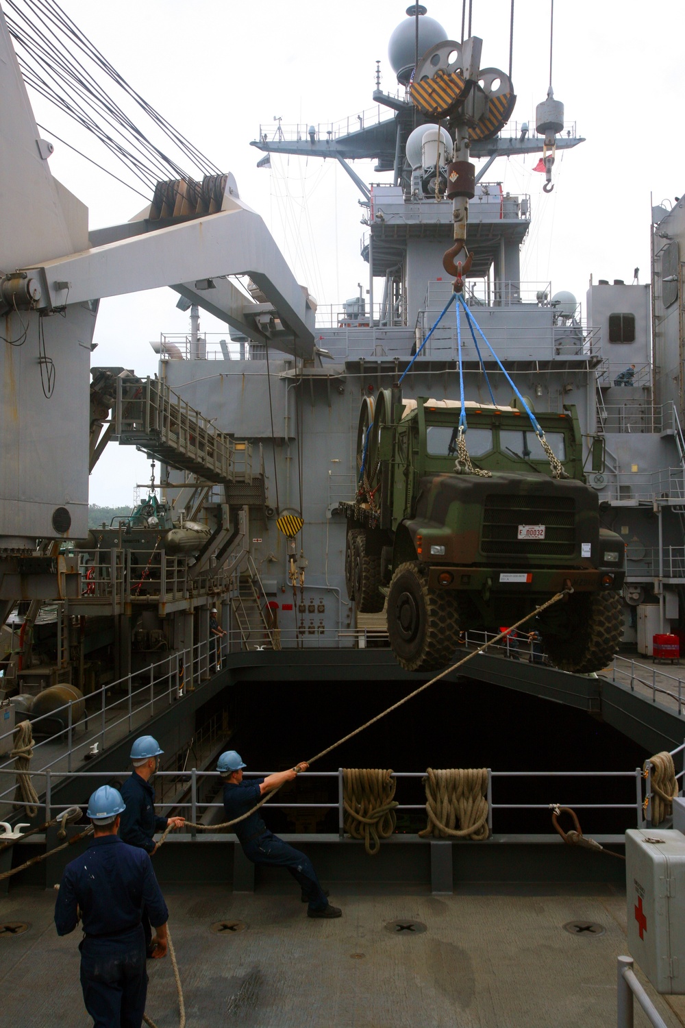 USS Tortuga prepares for Thailand